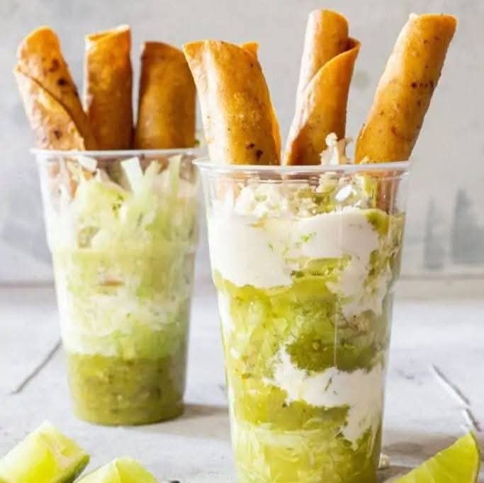 Flautas en Salsa